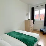 Fulham Broadway Apartment By Dc London Rooms